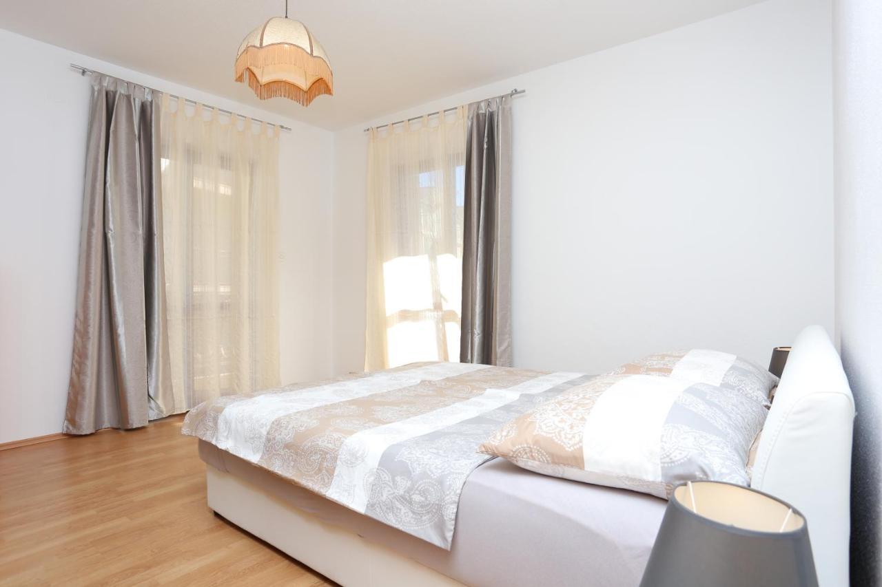 Apartments By The Sea Arbanija, Ciovo - 17332 Trogir Buitenkant foto