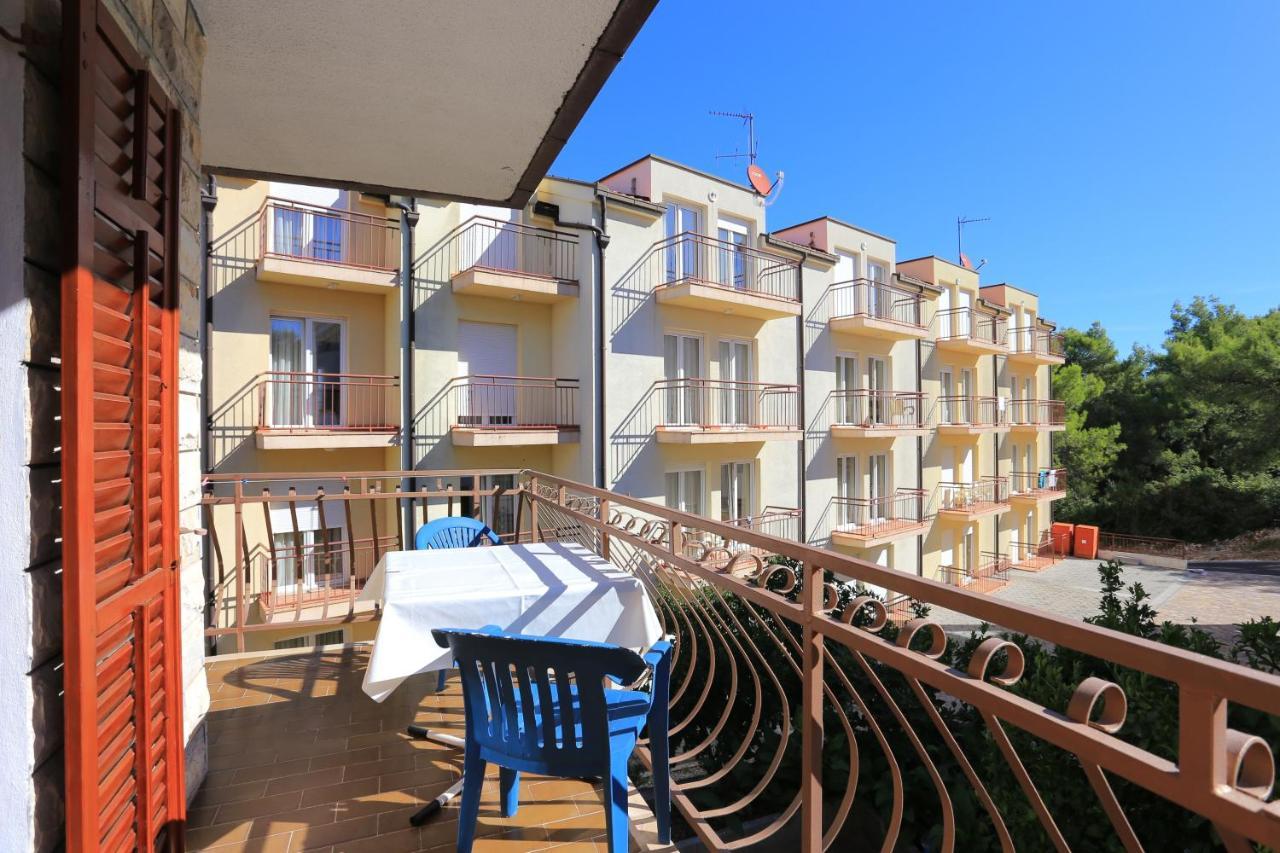Apartments By The Sea Arbanija, Ciovo - 17332 Trogir Buitenkant foto