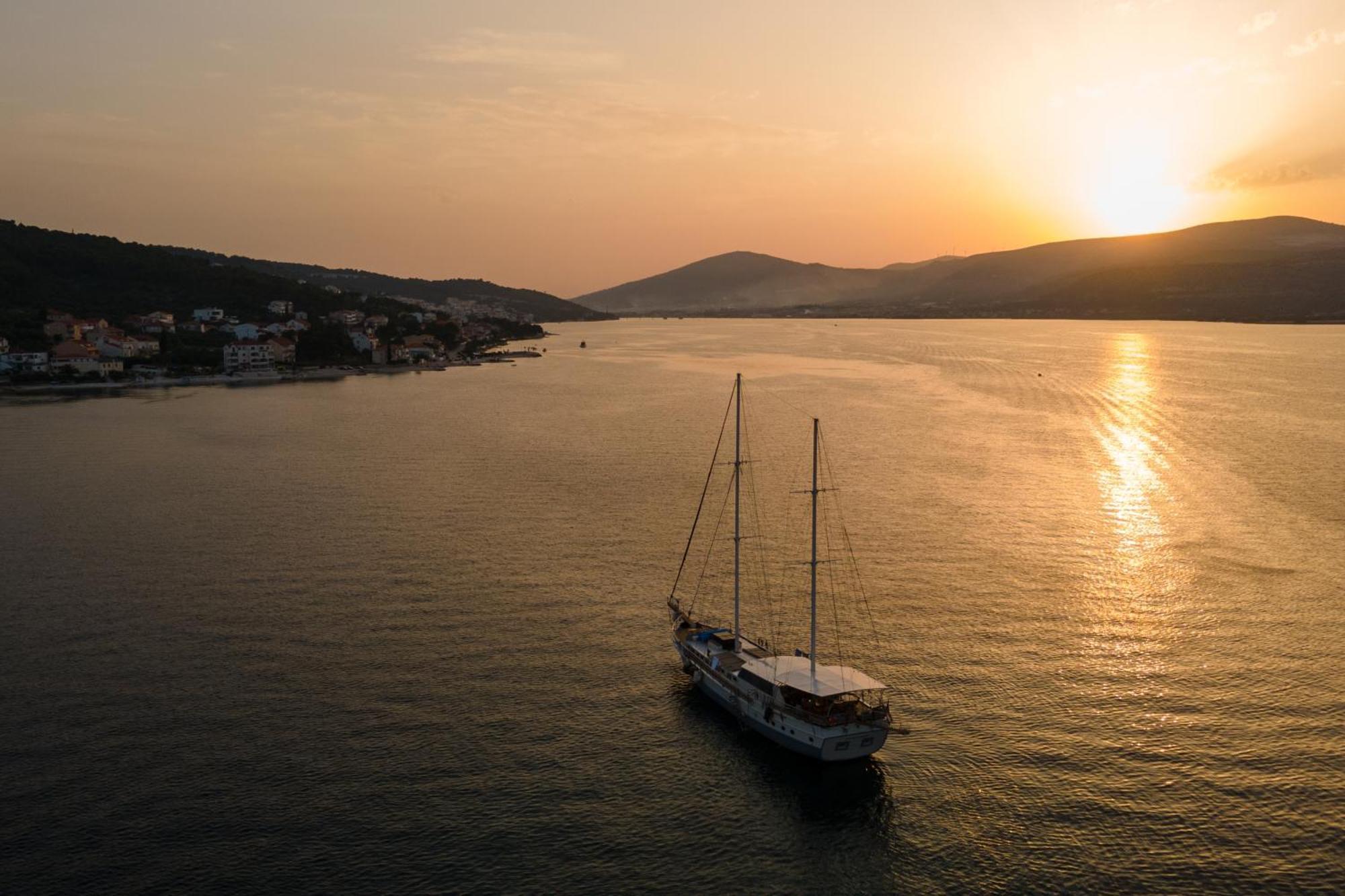 Apartments By The Sea Arbanija, Ciovo - 17332 Trogir Buitenkant foto